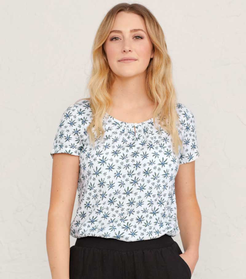 Decorative Arts Top - Field Daisies
